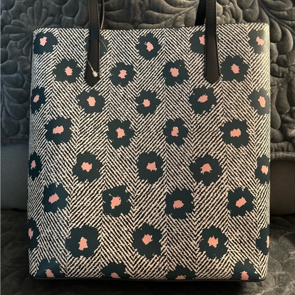 Kate Spade Floral Tote Large only used a few days- like new great condition - Picture 2 of 3